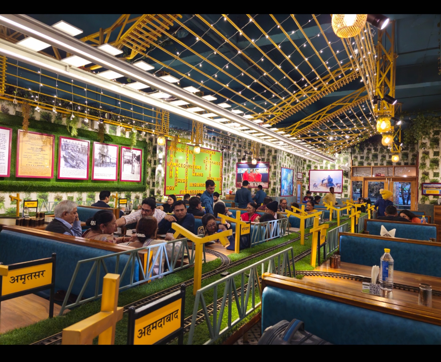 Restaurants & Cafes