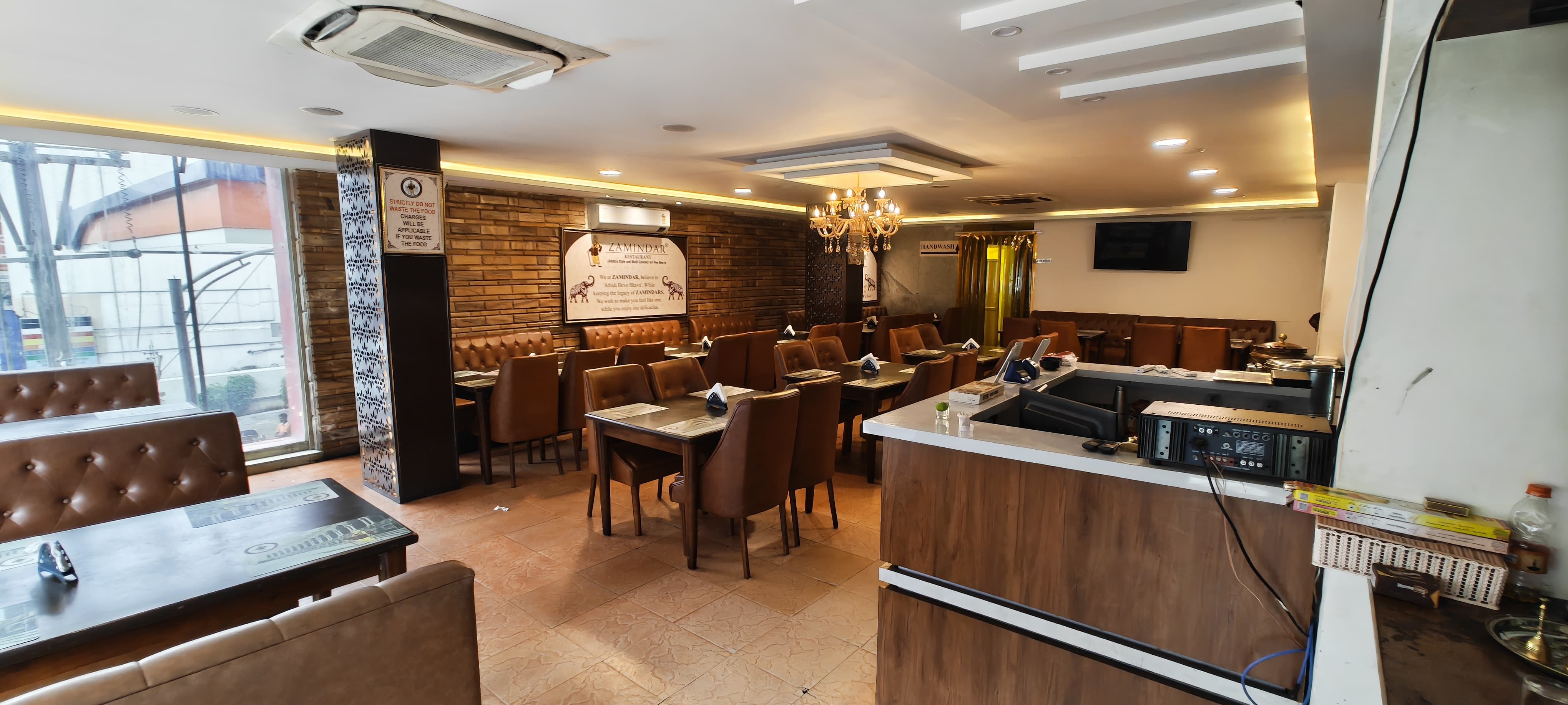 Restaurants & Cafes