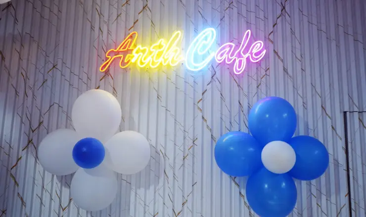 Restaurants & Cafes